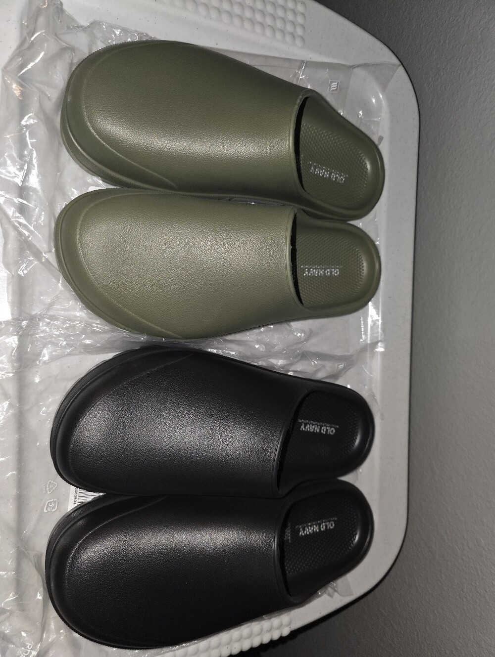 Bundle Of 2 Men's Old Navy Green & Black Eva Slip On Clogs Size 9